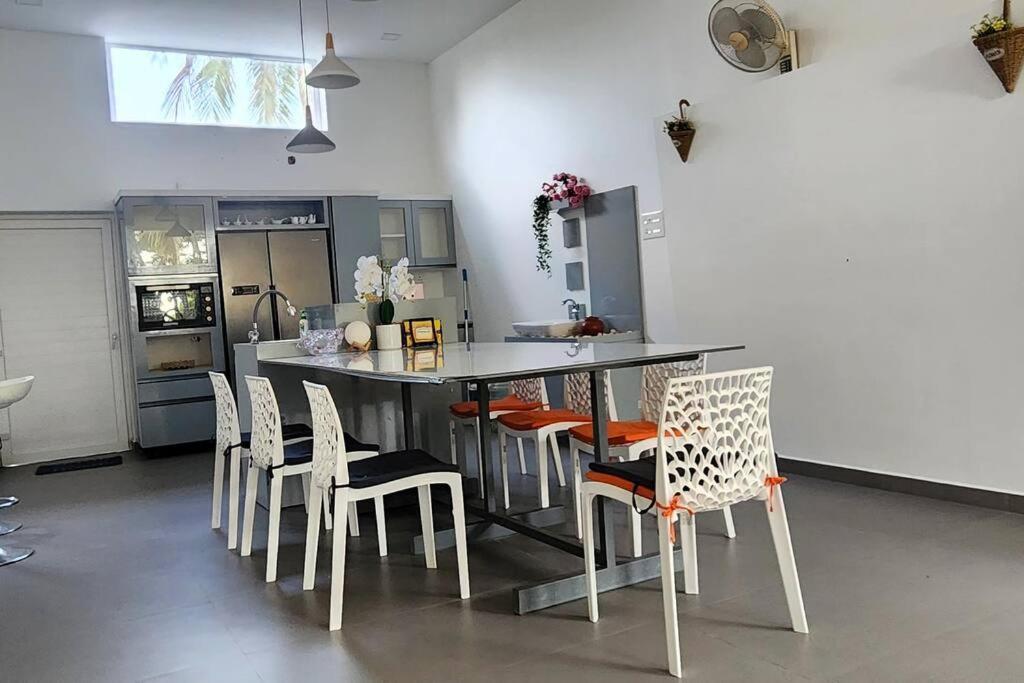 Villa The Urban Getaway à Thiruvananthapuram Extérieur photo